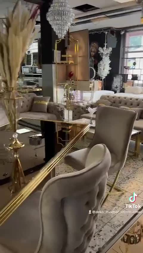 Wie findet ihr unsere #regale , @oriental_palace_official @deko_moebel_kronleuchter #wirsindfüreuchda #sommer #sale #orientalpalace #essen #dubai #regale #gold #möbel #furniture #garantiert