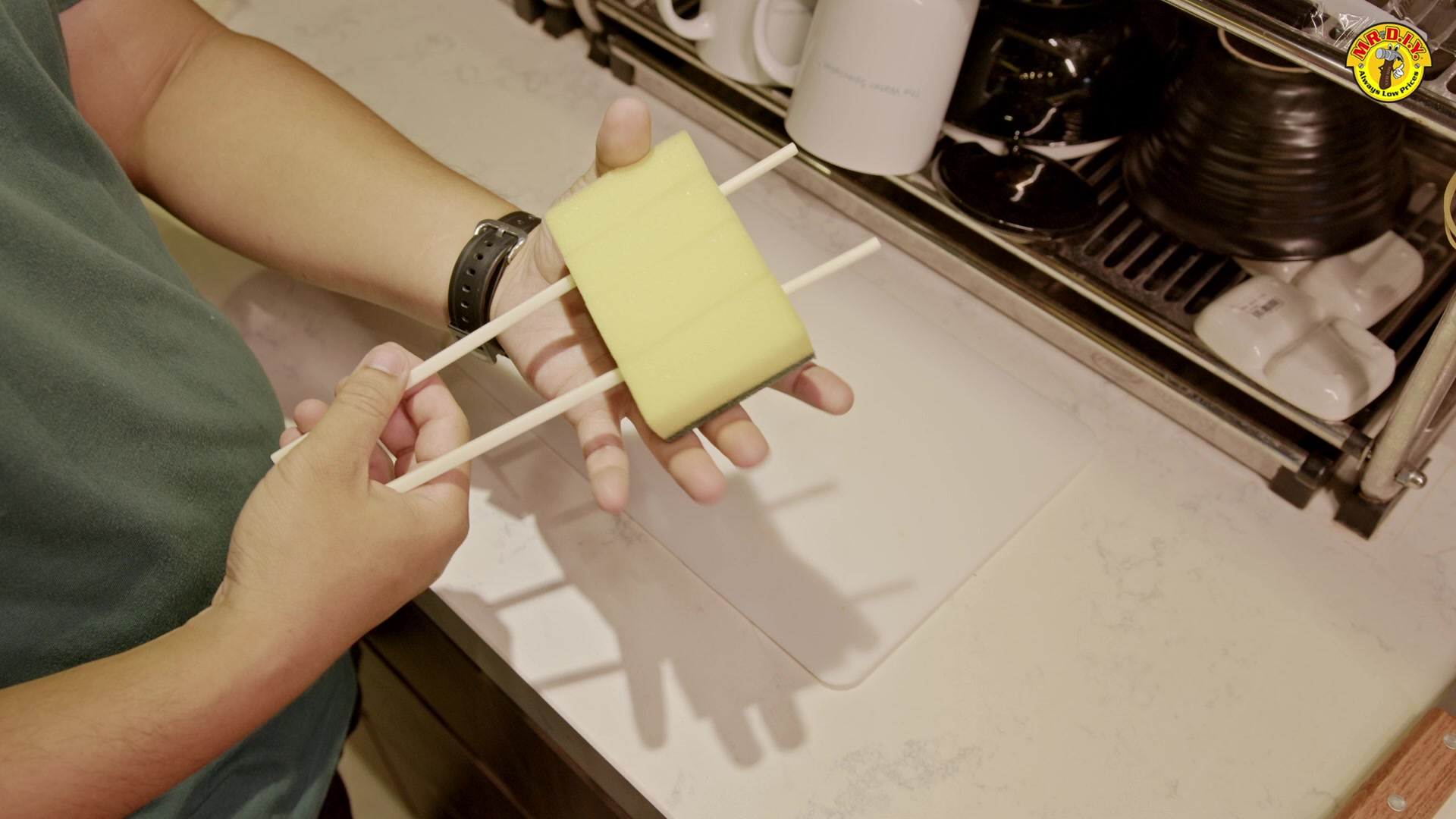 MR DIY - Discover how to turn recyclable materials into...