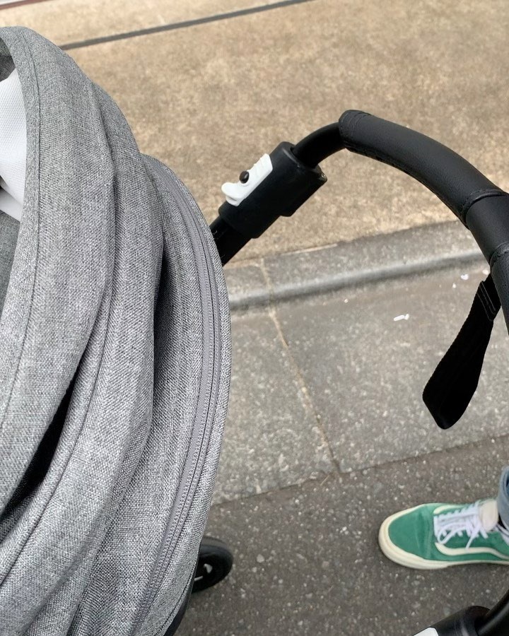 バガブービー 5の折りたたみは片手でもできます（両手でワンタッチでも 