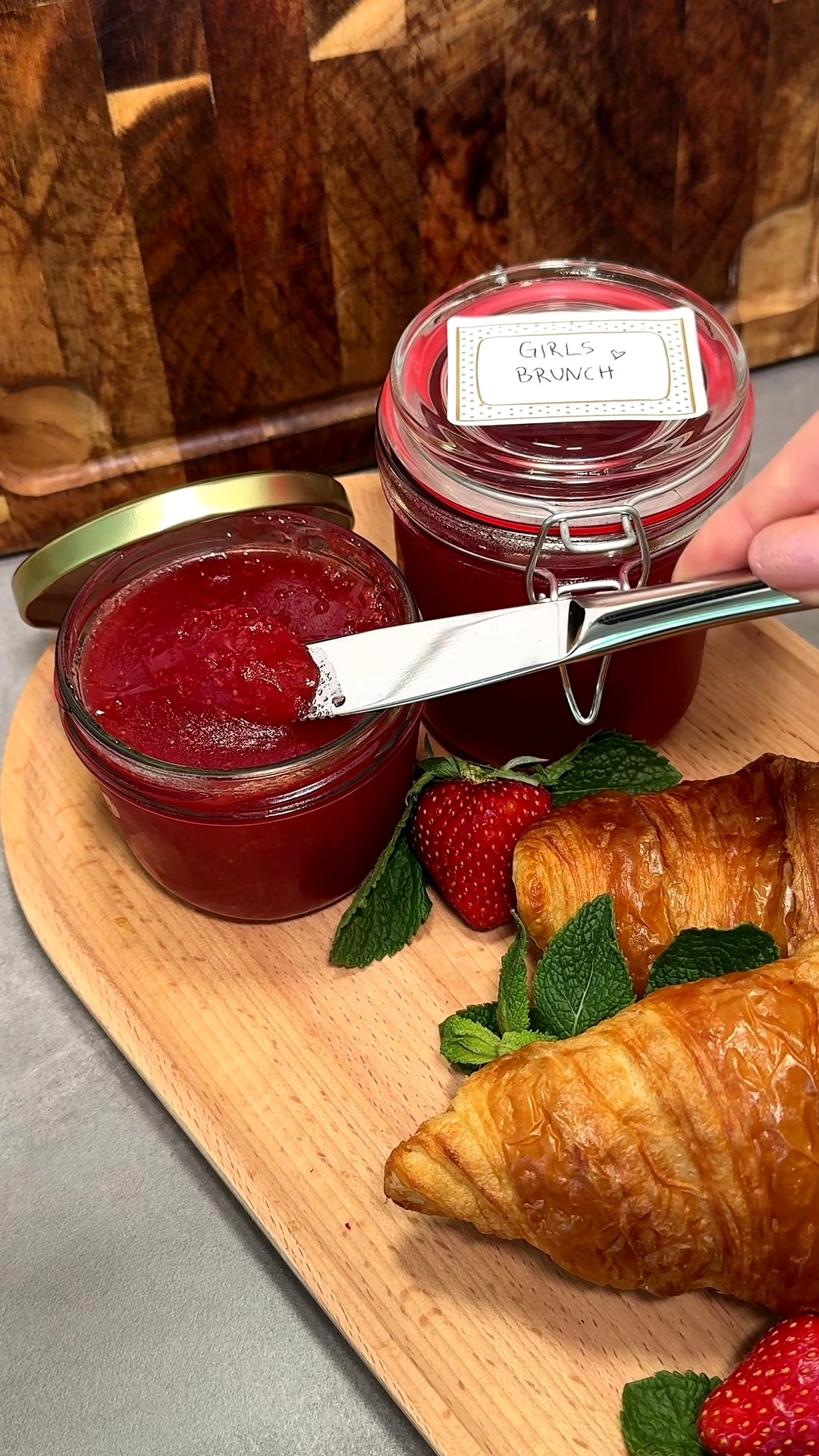 Erdbeermarmelade selber machen – so einfach geht’s! Sommer pur im Glas – für Frühstück, Kuchen oder einfach so. 🍓 , Zutaten für etwa 6 Gläser (je 200 ml), 1000 g Erdbeeren (vorbereitet gewogen) , 1