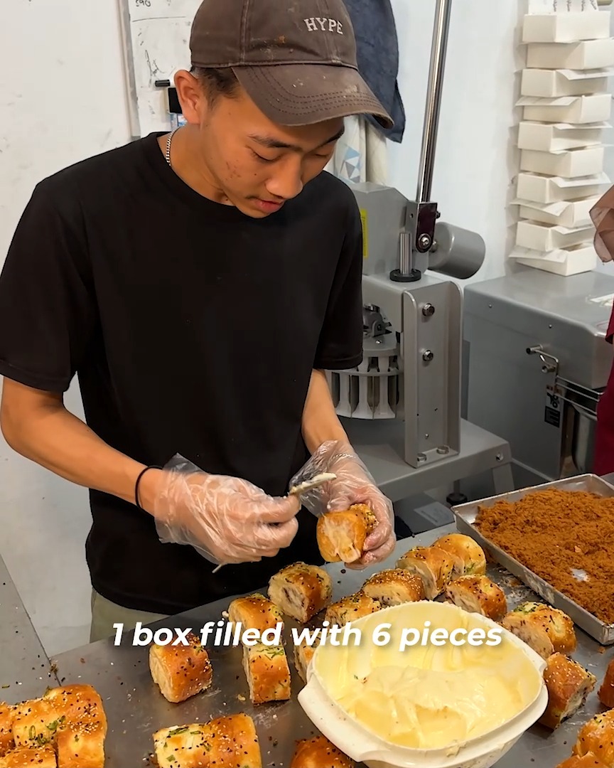 Jakarta Foodie - Roti Abon paling rame di Jakarta! Botuna... | Facebook
