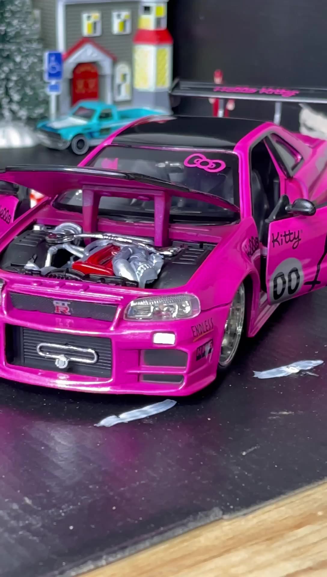 Hello Kitty R34 | Super Auto Toys