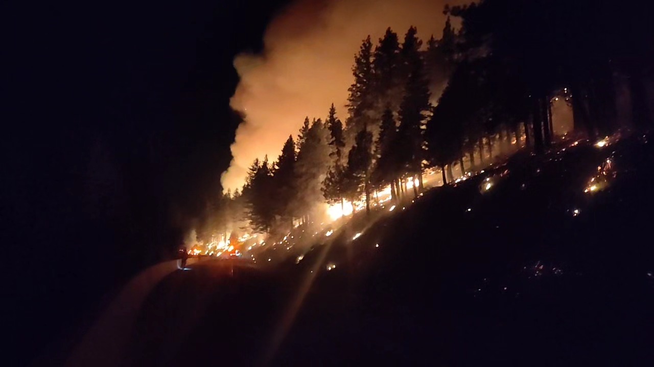 Another night, another fire. Crew 7 holding it down on the Davis Fire ...