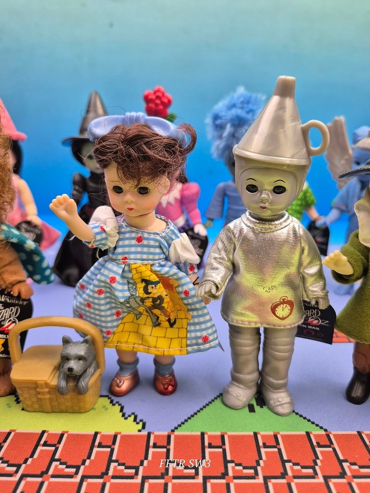 2008 Madame Alexander The Wizard of Oz set of 12 McDonald's mini
