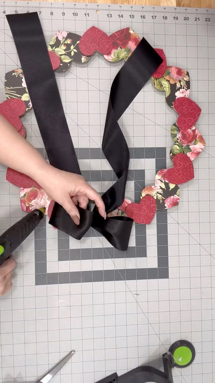 This is so easy! You need to make this wreath and you can watch the ...
