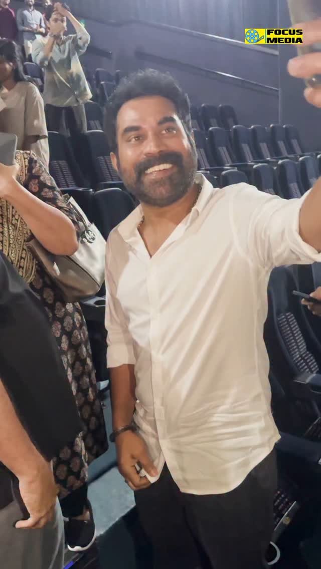 ആരാധകരോടൊപ്പം ഒരുമിച്ച് സിനിമ കണ്ട് സുരാജ് ചേട്ടൻ Actir auraj ...