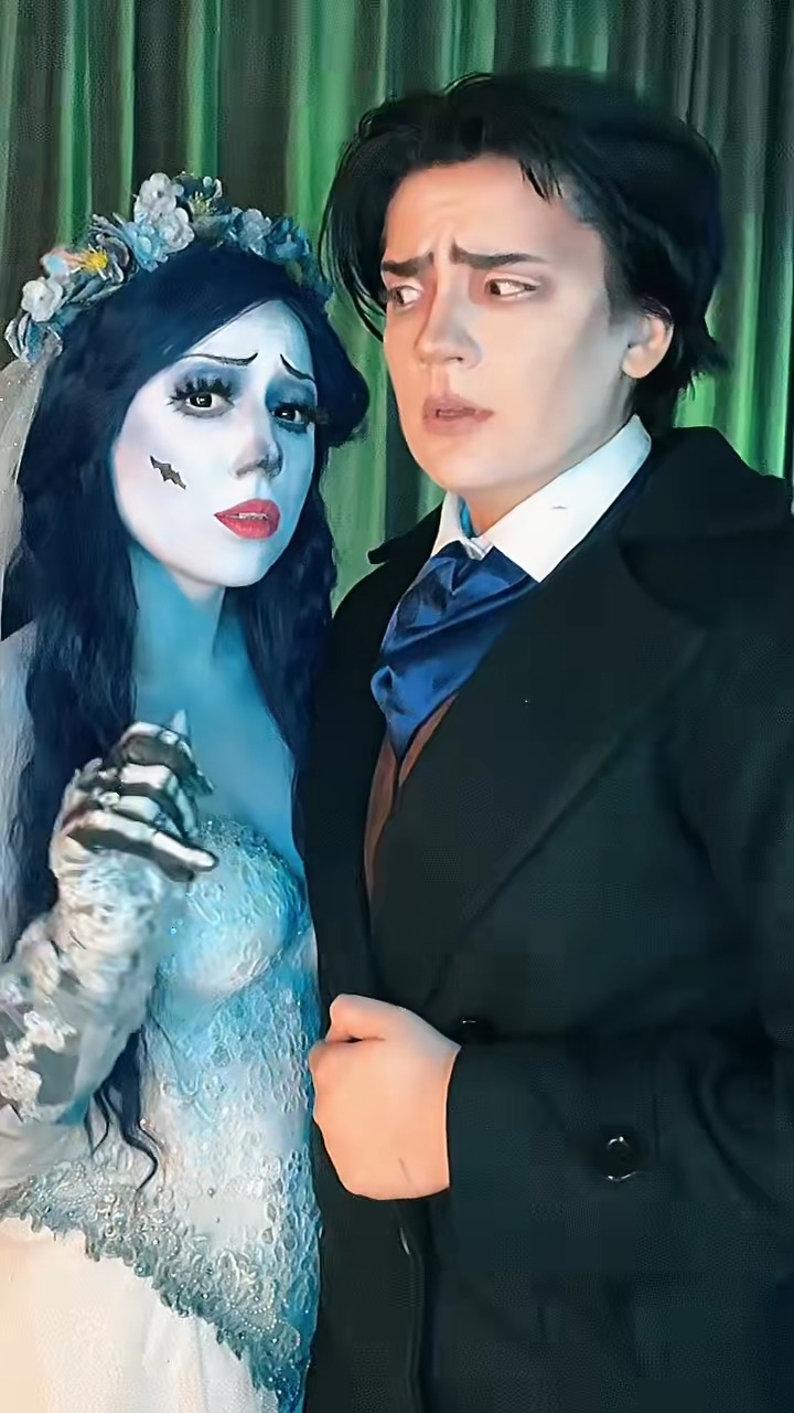 What an awkward situation... #corpsebride #corpsebridecosplay #cosplay ...
