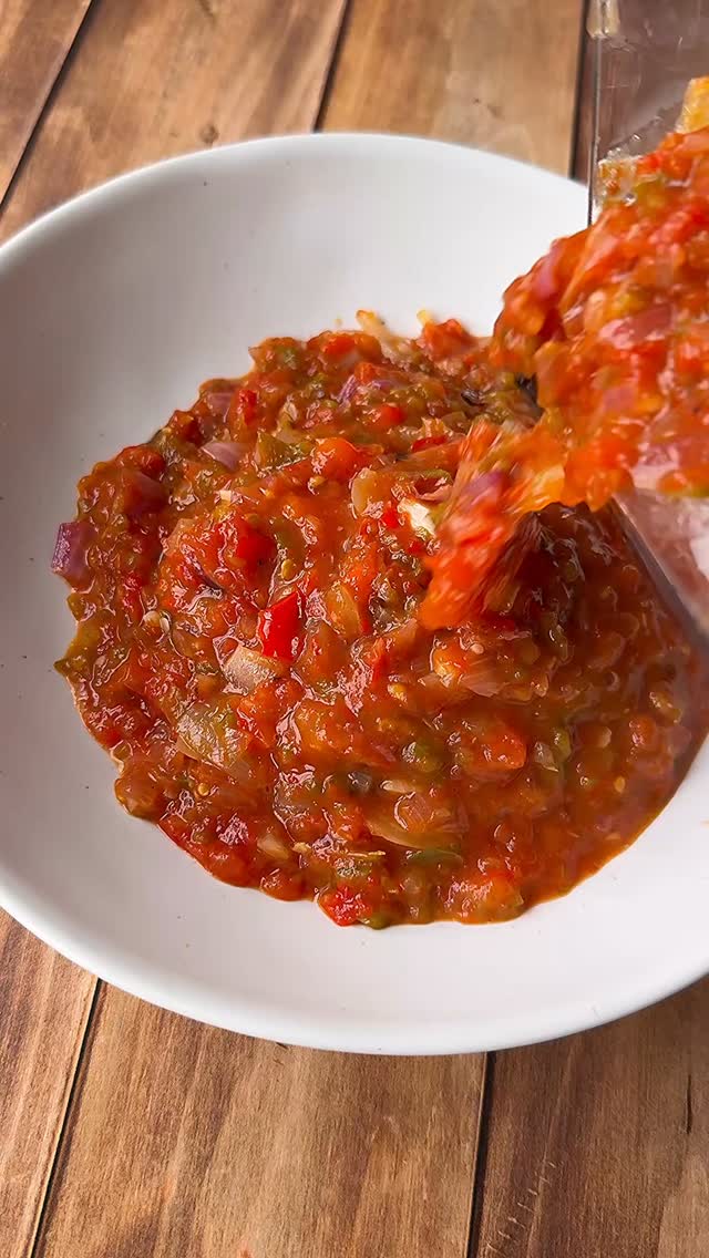 🍅 How to make roasted garlic salsa in under 45 min total at home! If ...