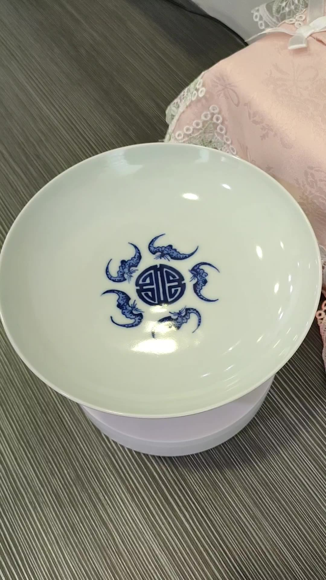 款识大清乾隆年制青花五福捧寿高足盘，直口，浅腹，高圈足，器形古朴