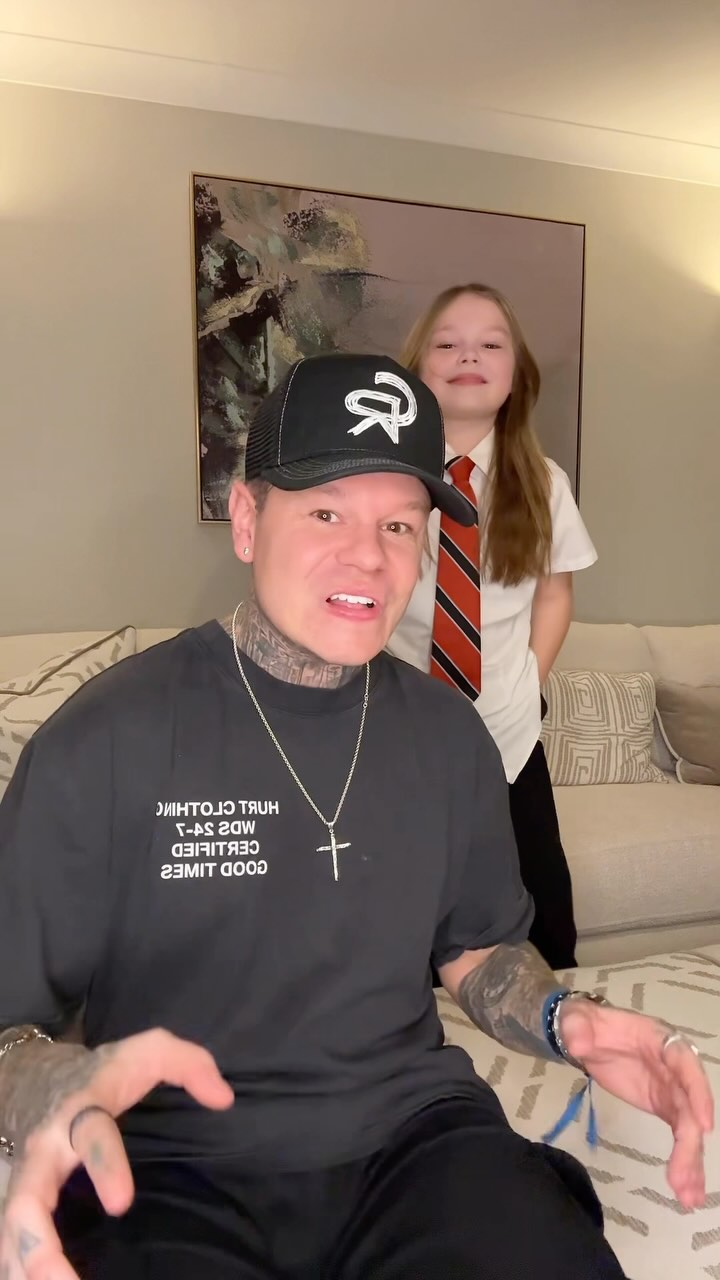 Show her some love 😂♥️ That shout though! #daddydaugther #comedy | Dan ...