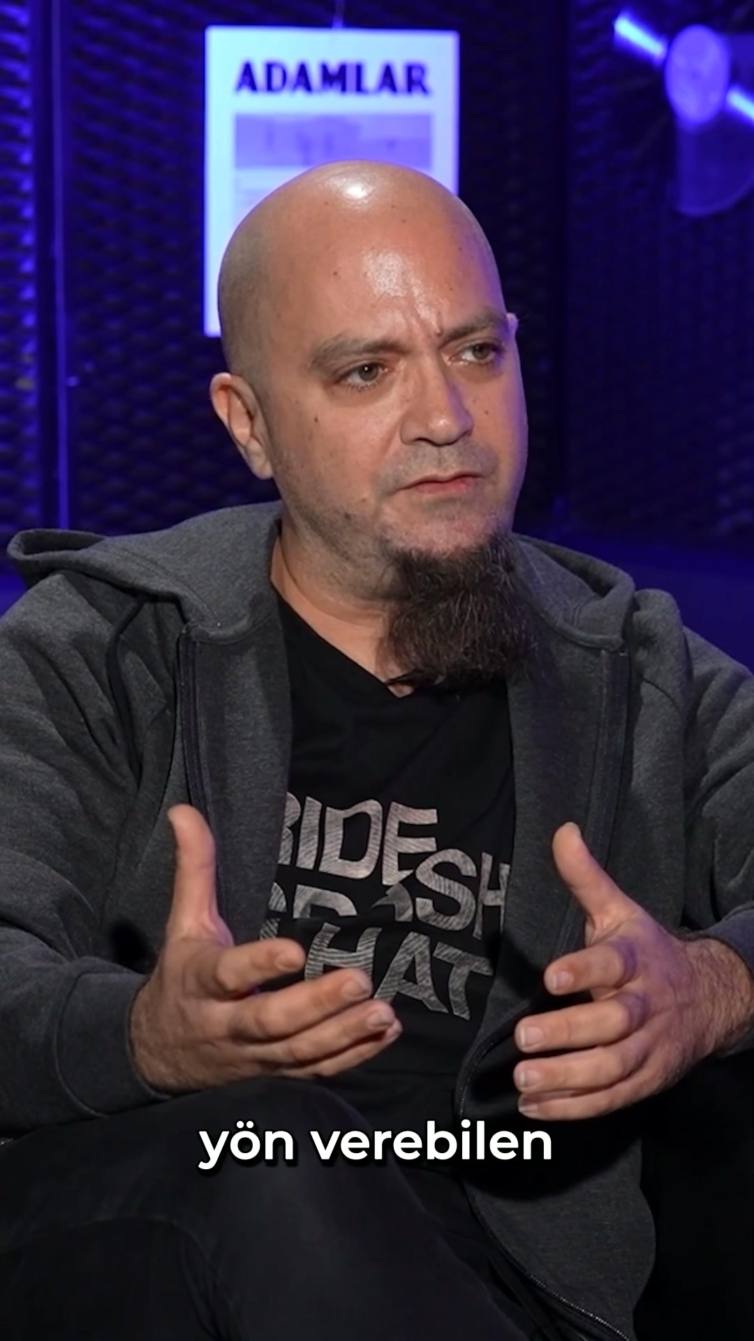 D&R’la Plak Sohbetleri’nde bu haftaki konuğumuz Mor ve Ötesi bateristi Kerem Kabadayı!, Murat Beşer moderatörlüğünde gerçekleşen bu keyifli sohbetin devamı Youtube kanalımızda!, https://d-r.im/a/GfOK4 
