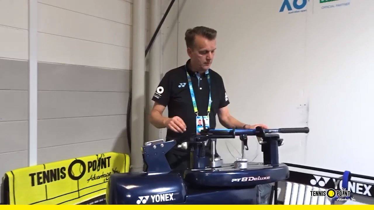Unser Tennis-Point Chef-Besaiter Kai Plitt und Tennis-Point Store 