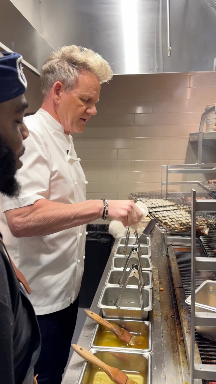 A Delicious Christmas Turkey | Gordon Ramsay | The secret behind a ...