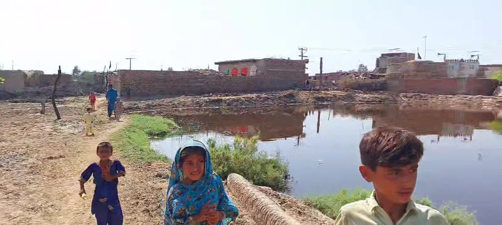 آغا شهباز خان دراني غريبن جي مدد لاء ميدان ۾ لهي آيو آهي. وقتي گورنر ...