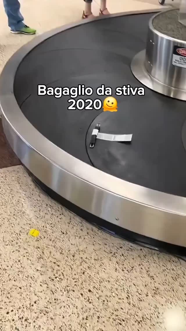 Bagaglio da stiva 🤢 Bagaglio a mano 🤩 #travel #packing #travelbag # ...