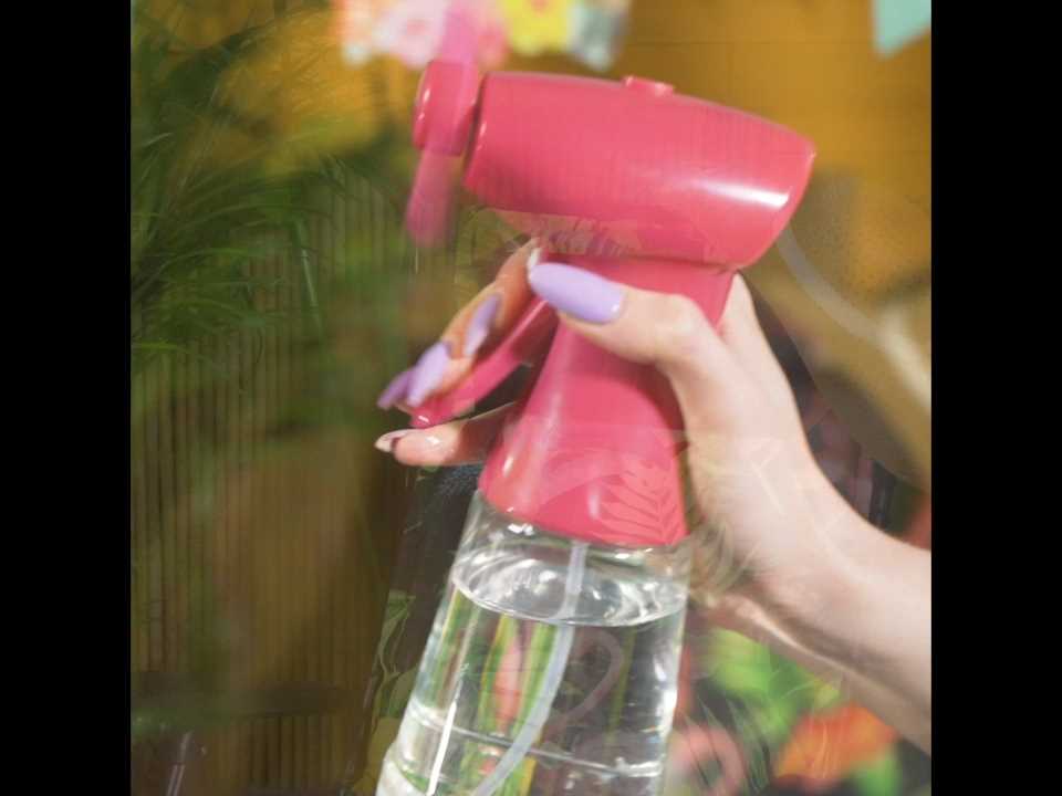 Mit diesem Wasserspray-Ventilator kann dir die sommerliche Hitze nichts mehr anhaben! ❄️😉 | Action