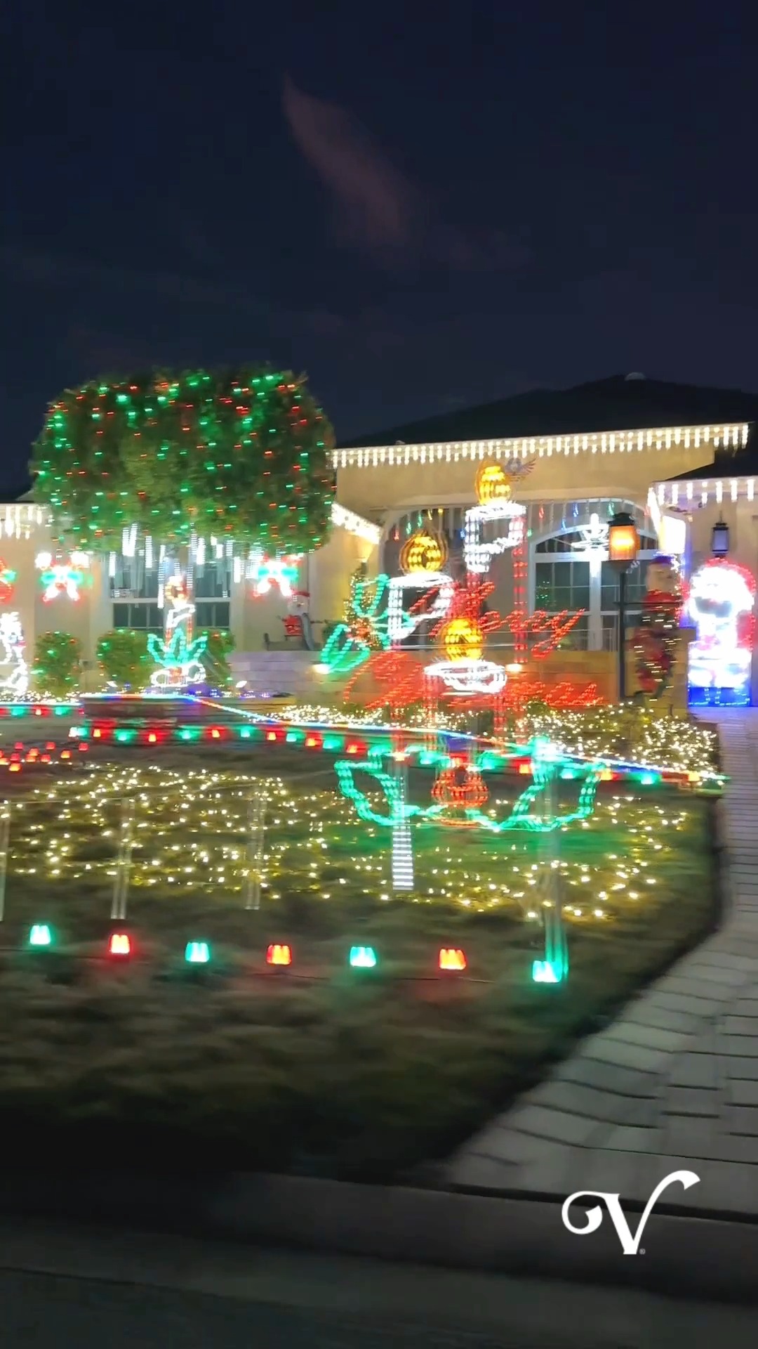 🎅 Step into a winter wonderland with this #VirtualTour of