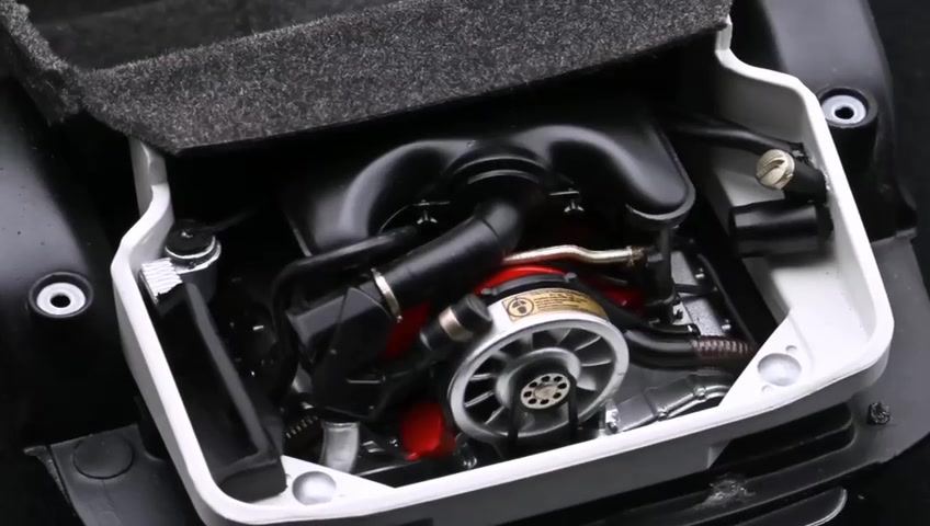 1:18 PORSCHE 911 CARRERA 2.7 RS 