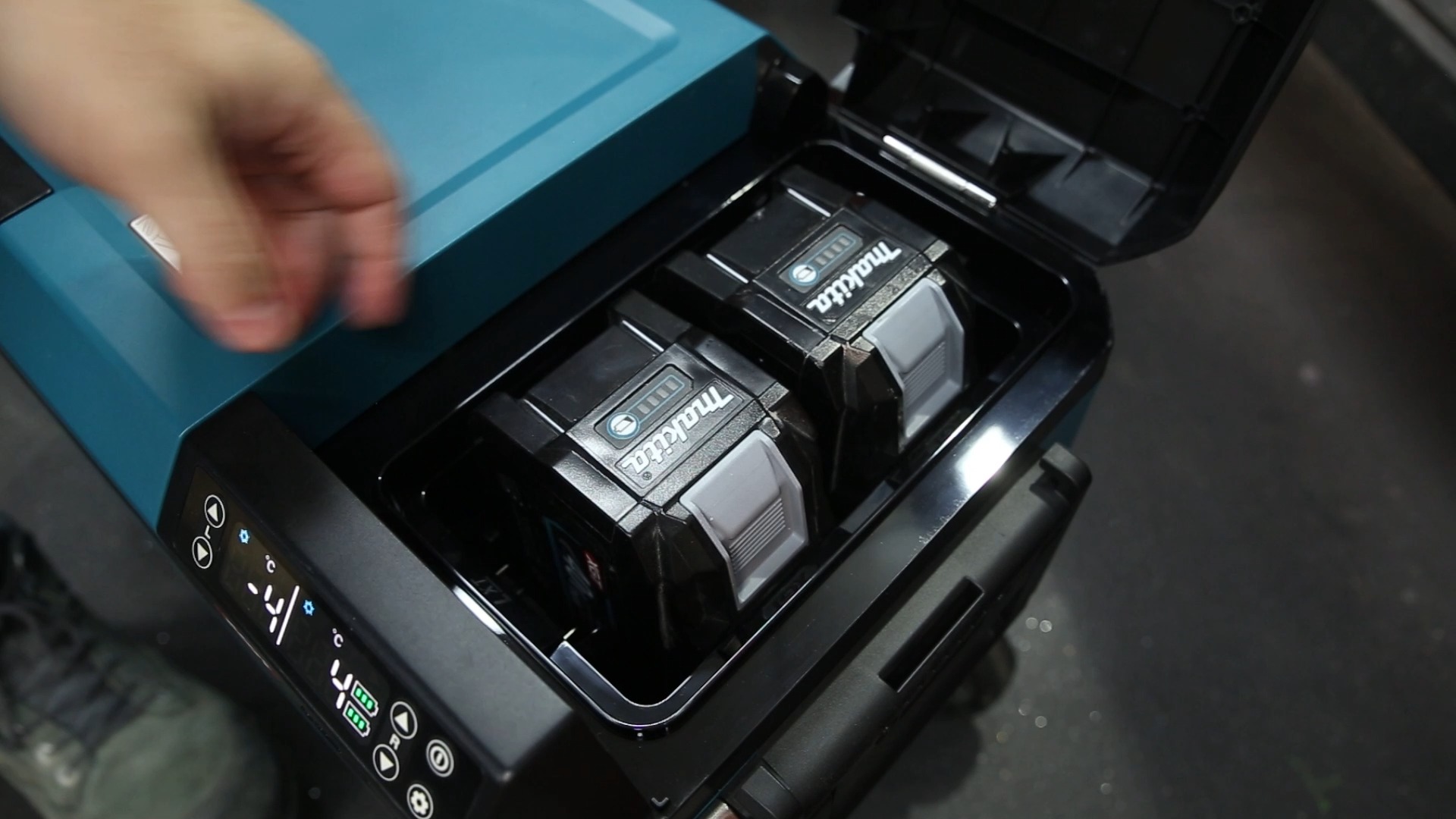 NEW Makita 29L Dual Zone, Cooler and Warmer - CW004G | Sydney Tools