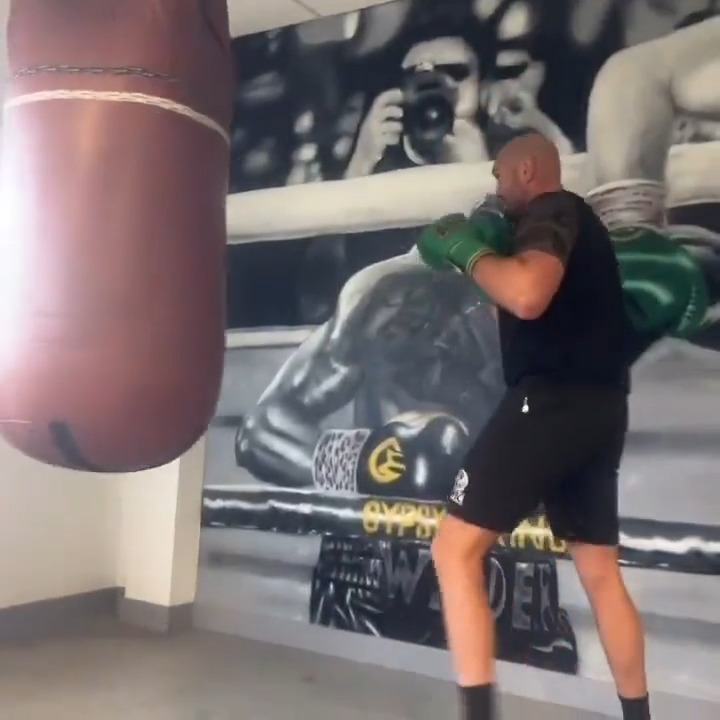 Pro Boxing Fans - 𝗖𝗼𝗺𝗲𝗯𝗮𝗰𝗸 𝗽𝗲𝗻𝗱𝗶𝗻𝗴? 👀 Say it quietly..... | Facebook