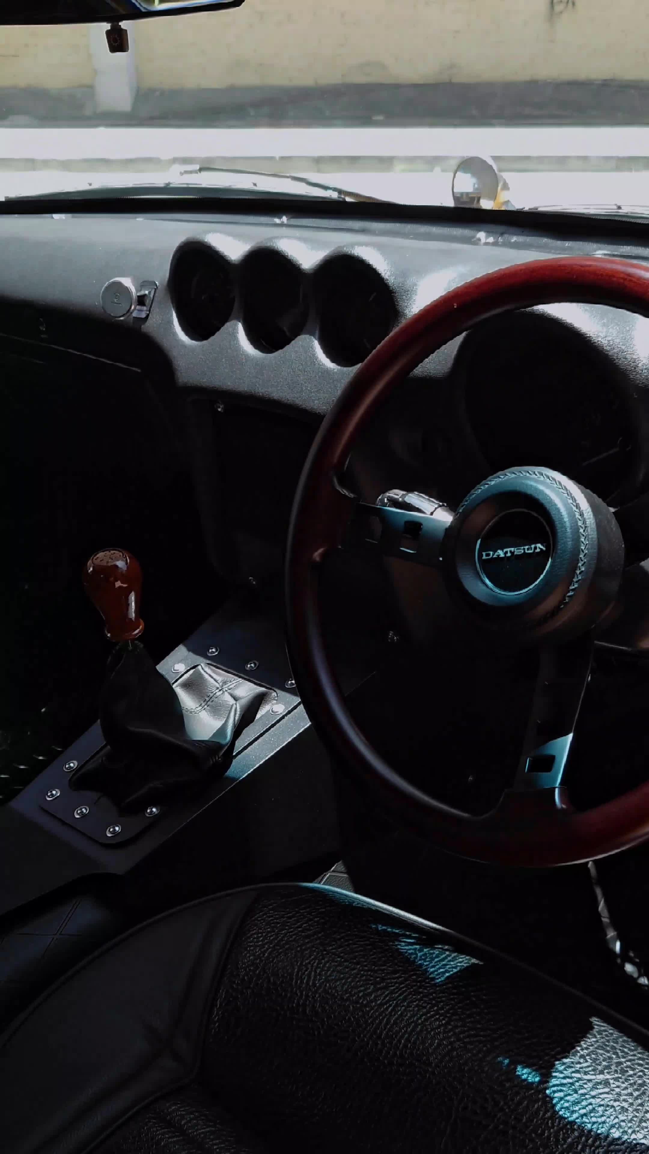 For Sale」 1971 Nissan Fairlady 240Z Price : 880,000HKD(Not with