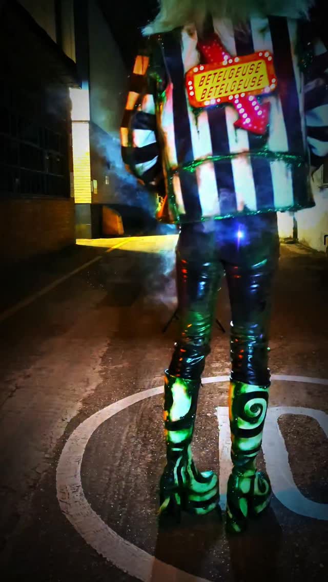 Day 7 of 31 - my best halloween looks ️ Beetlejuice #betelgeuse ...