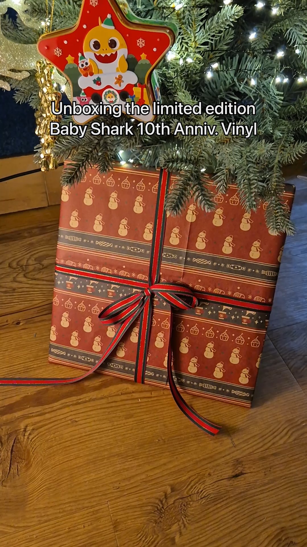 Unboxing the Baby Shark 10th Anniversary Vinyl 🎄🎁🔵 #babyshark10