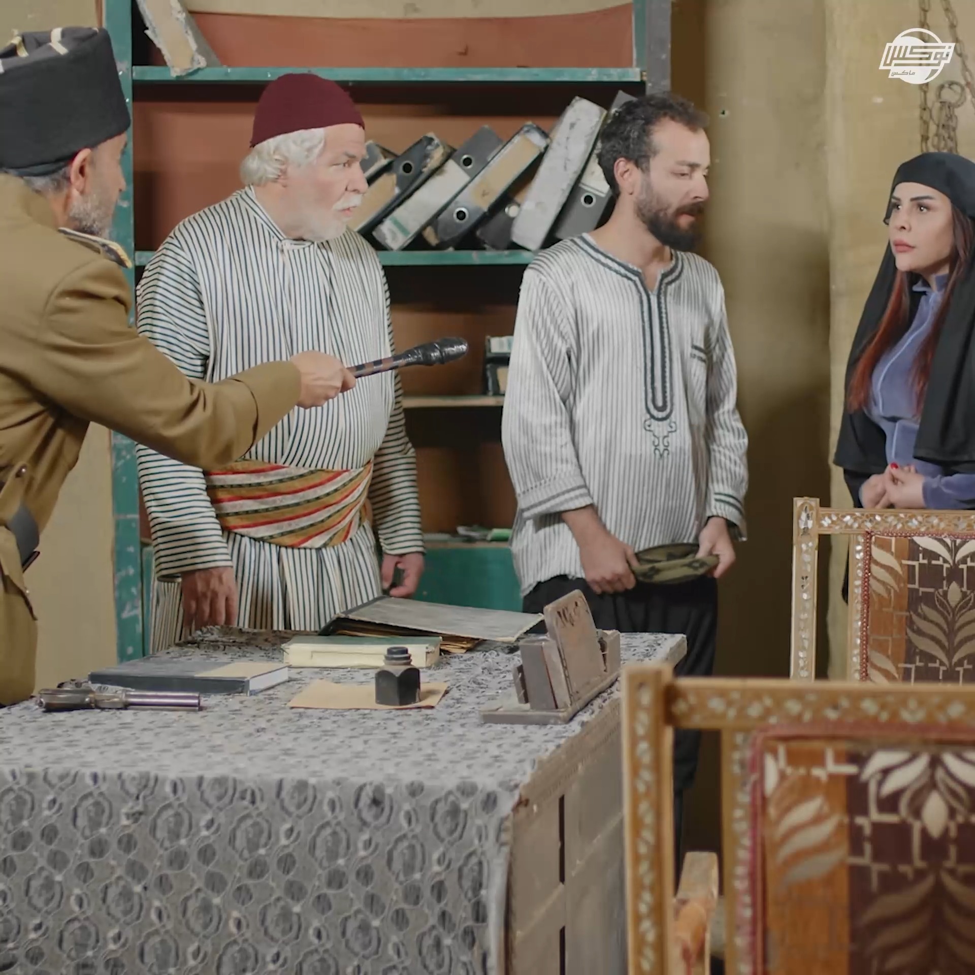 طفش من البيت بعد ما رفضت تزوجوا ياها ، عمل أهبل ليتقرب من عمه ويحن عليه ...