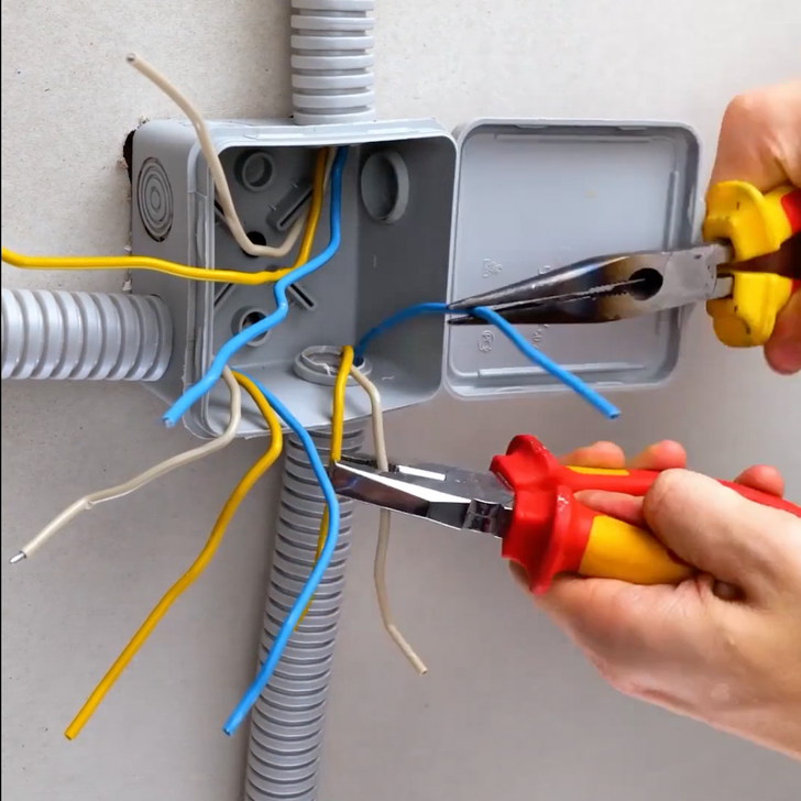 Fixing Loose Power Sockets And Messy Wires Just Got Easier! | 5-Minute ...