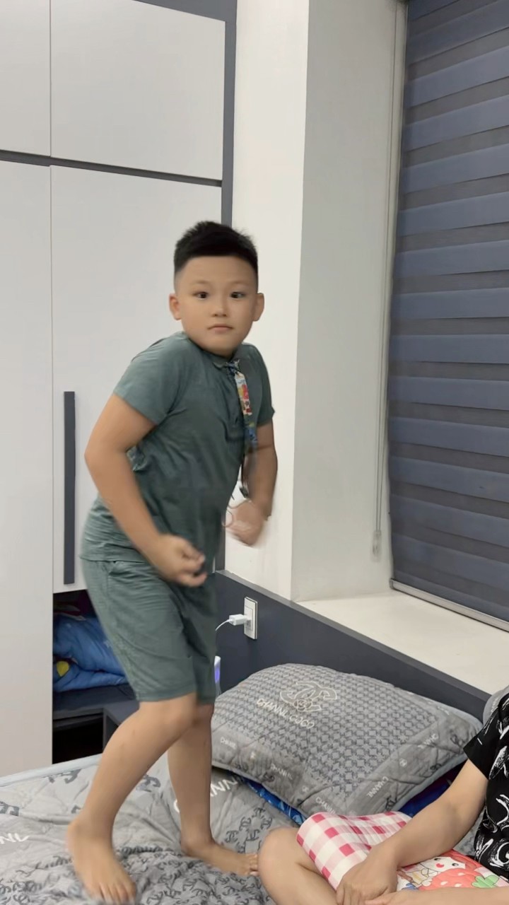 Con trai nhảy tặng mẹ, ai ngờ video được 1,6 triệu người xem 😍 hôm nay ...