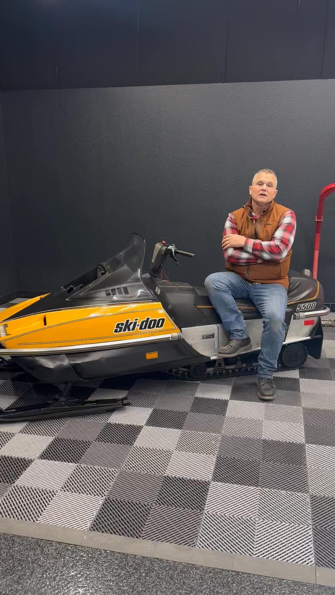 雪山野郎 Check out Rob's 1982 Ski-Doo Blizzard 5500 MX 🤩 | ROB'S