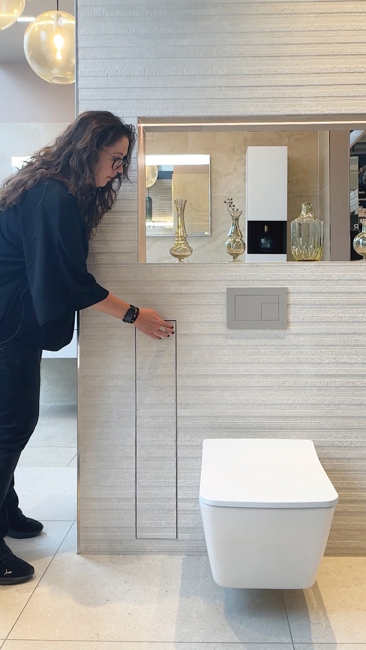 Clevere Stauraumlösung für Bad & WC ✨Der versteckte WC-Schrank von unserem Partner @holter_home bietet Platz für Klopapier & Bürste, lässt sich flächenbündig mit Fliesen verkleiden und fällt dank der