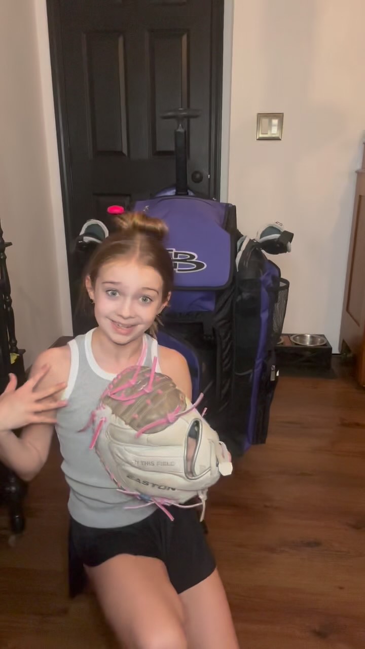 Pack my softball bag with me🥎💗🥎🎀🥎💜🥎 @jenschrocatching @eastonfastpitch ...