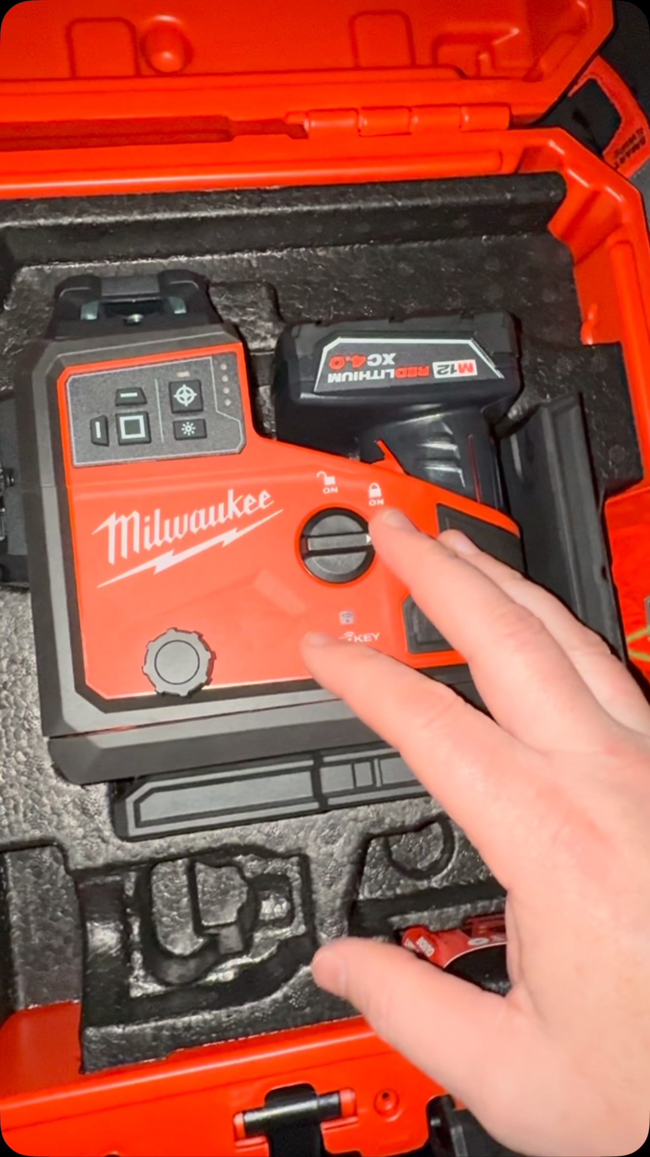 Milwaukee M12 Green 360° 3-Plane Laser w/Automatic Alignment & Receiver ...