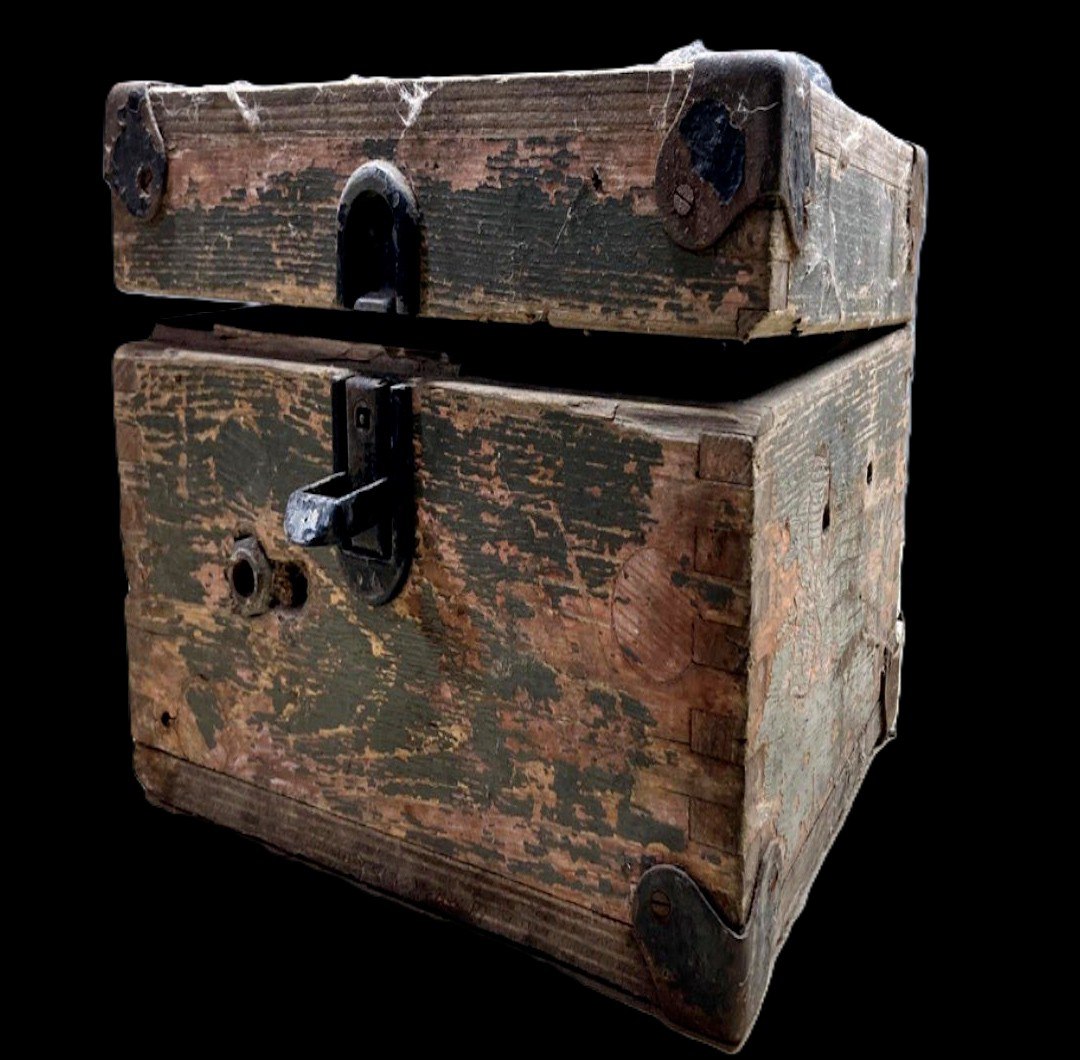 Old Rotten Wooden Box Restoration | Pretty Restoration | Facebook