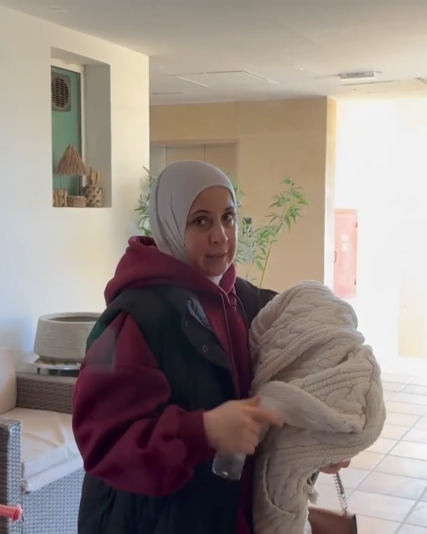 هيا بنا يا كتاكيت مع جنى وجاد وإياد وليليان وجوان نلعب جميع الألعاب ...