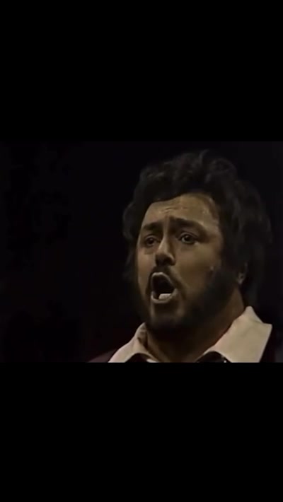 Legendary Italian tenor Luciano Pavarotti (1935-2007) sings « Ella mi ...