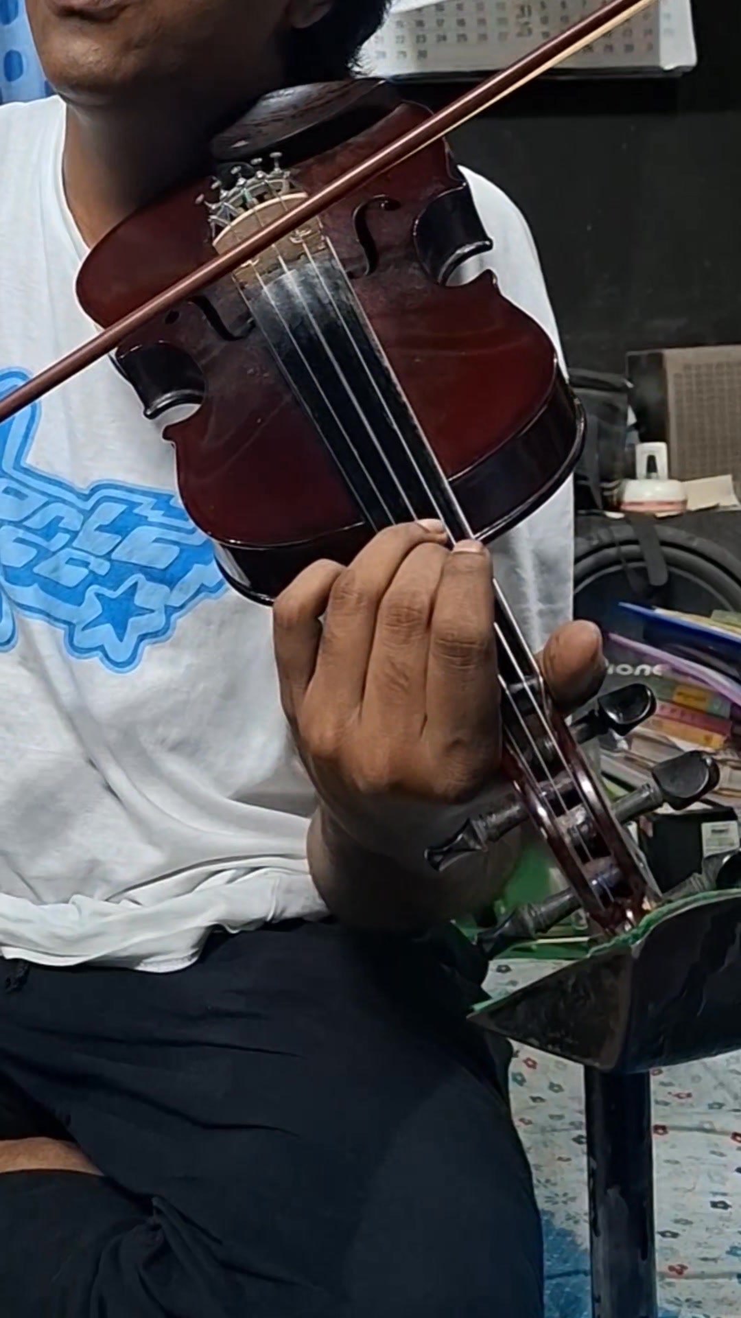 Lessons for absolute beginners.🥰🎻 | Lal Hossain | Facebook