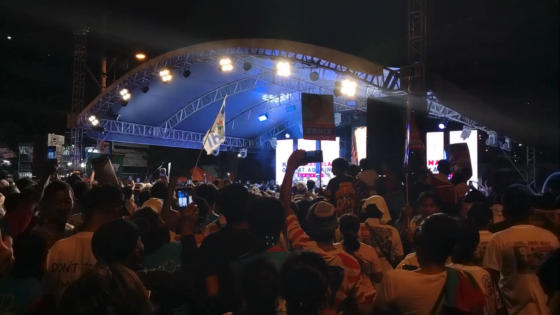 WATCH: Protesters break through the police’s anti-riot barricades along ...