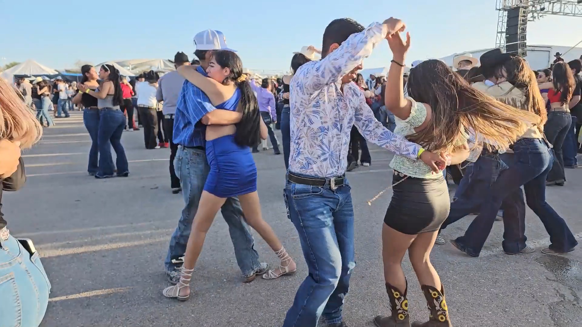 Parte 2 de Pachuco, Exceso Norte baile kermés del seminario, pasito ...
