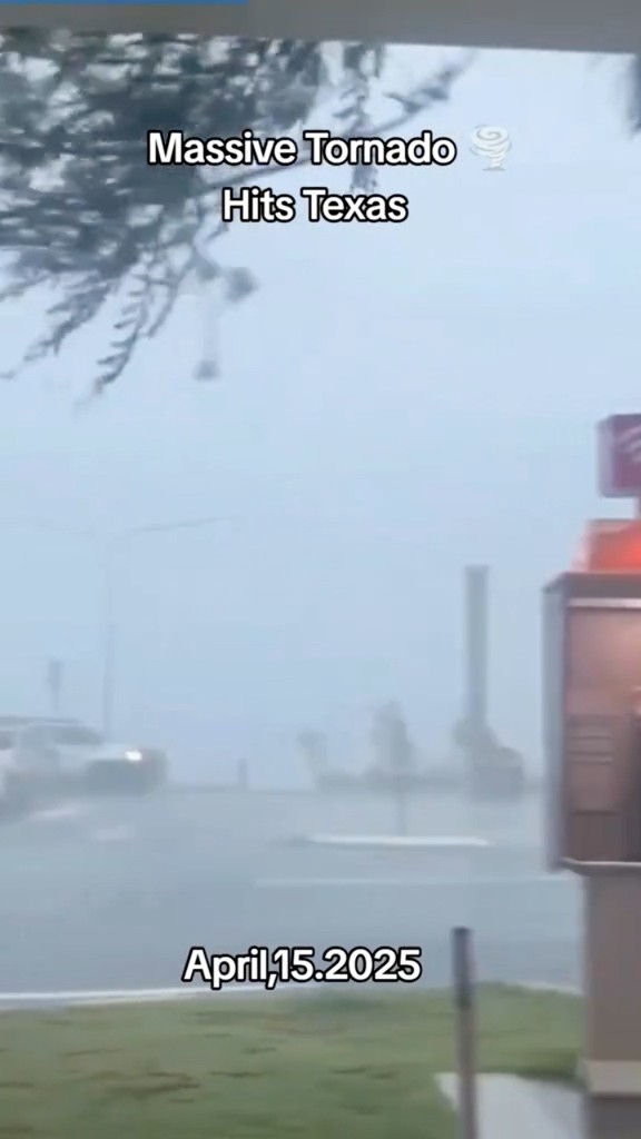 ⚫️FULL FOOTAGE: https://dnevnikmk.com/tornadoes-rip-through-houston ...