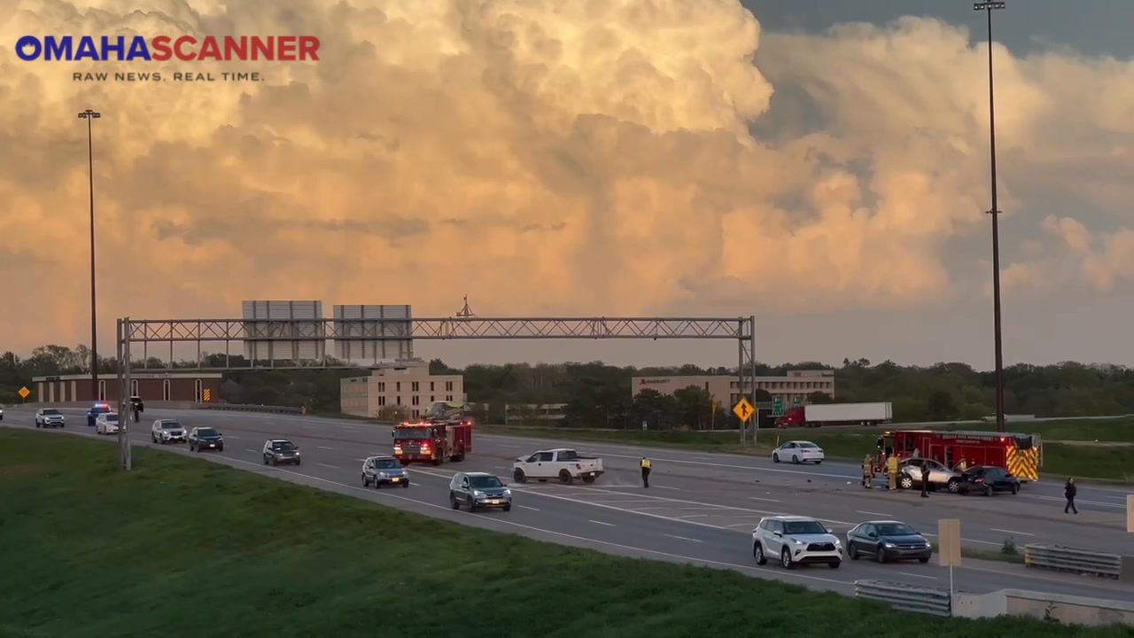🎥: Omaha Fire and Omaha Police are on scene of a crash near 108th and ...