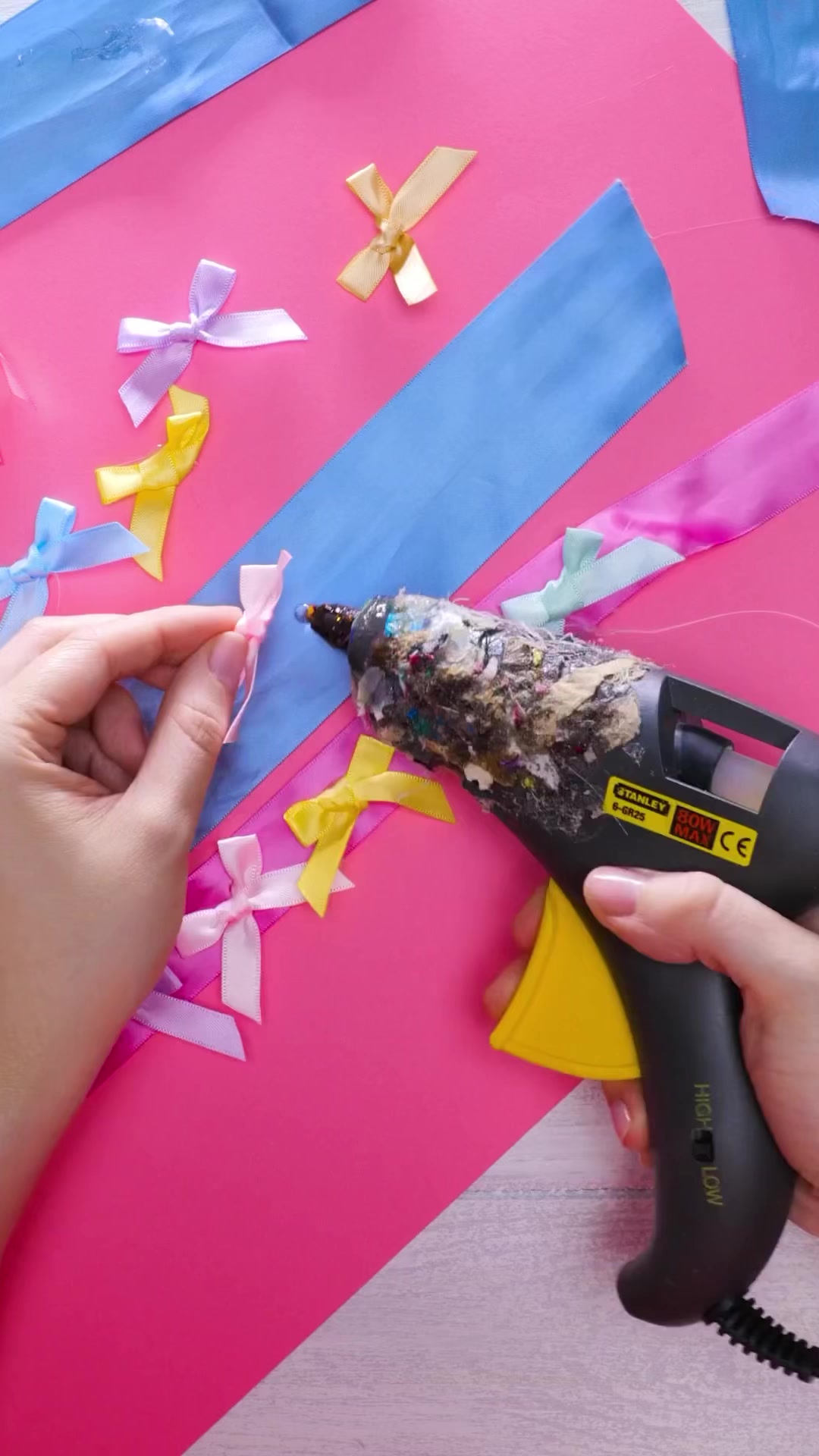 That’s one way to clean it! | By 5-Minute Crafts