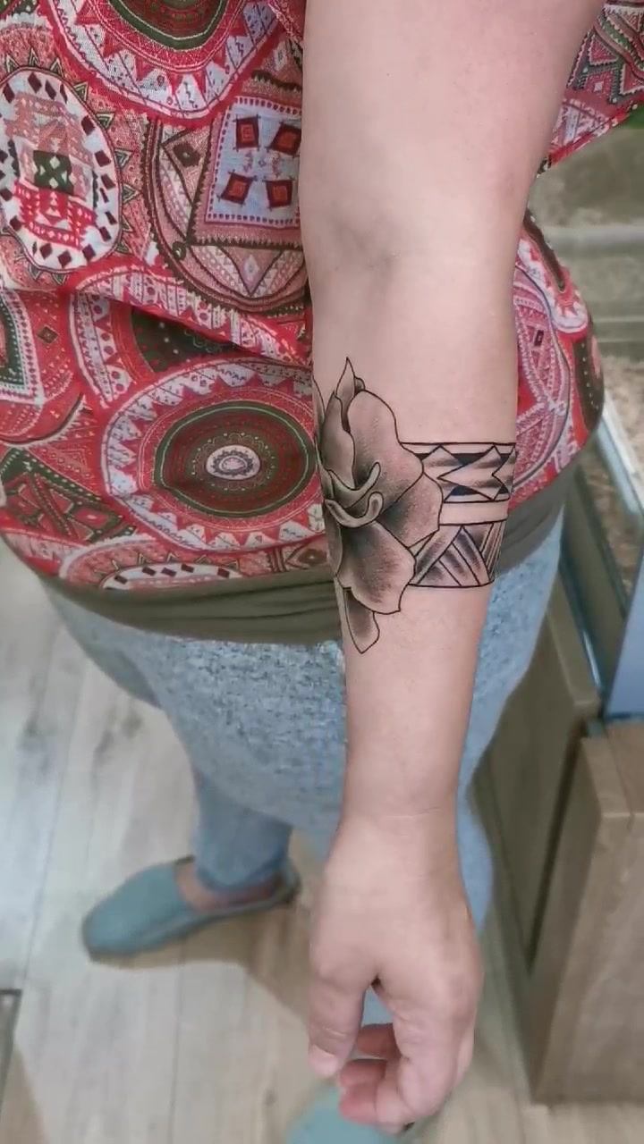 Tatouage Fleur De Tiaré Polynésien