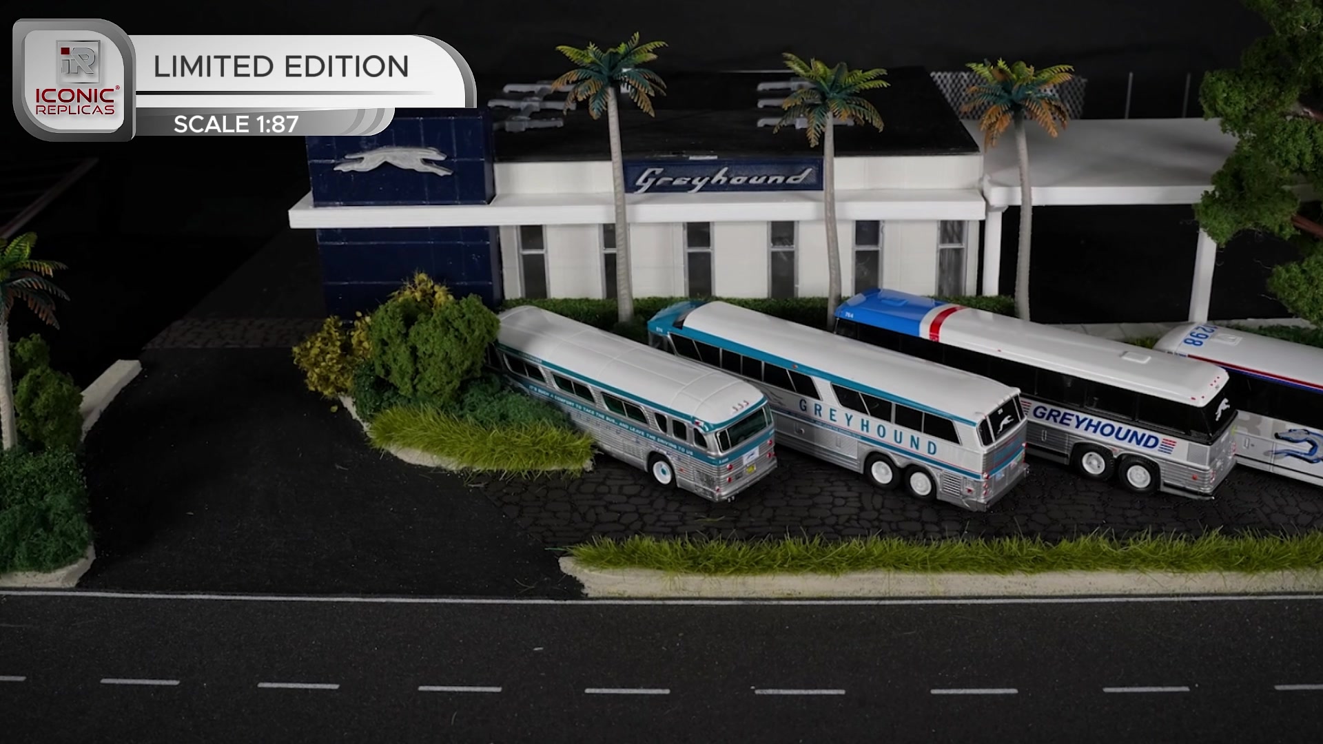 Get ready to hit the road with our Greyhound five-bus set, yours for ...