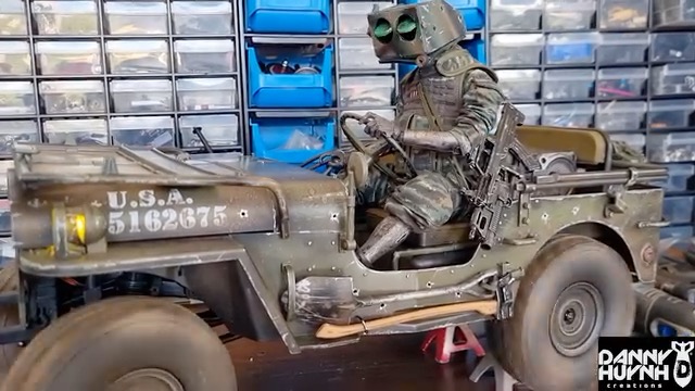 Customized 1/6 scale SOTW jeep with wire-cutter