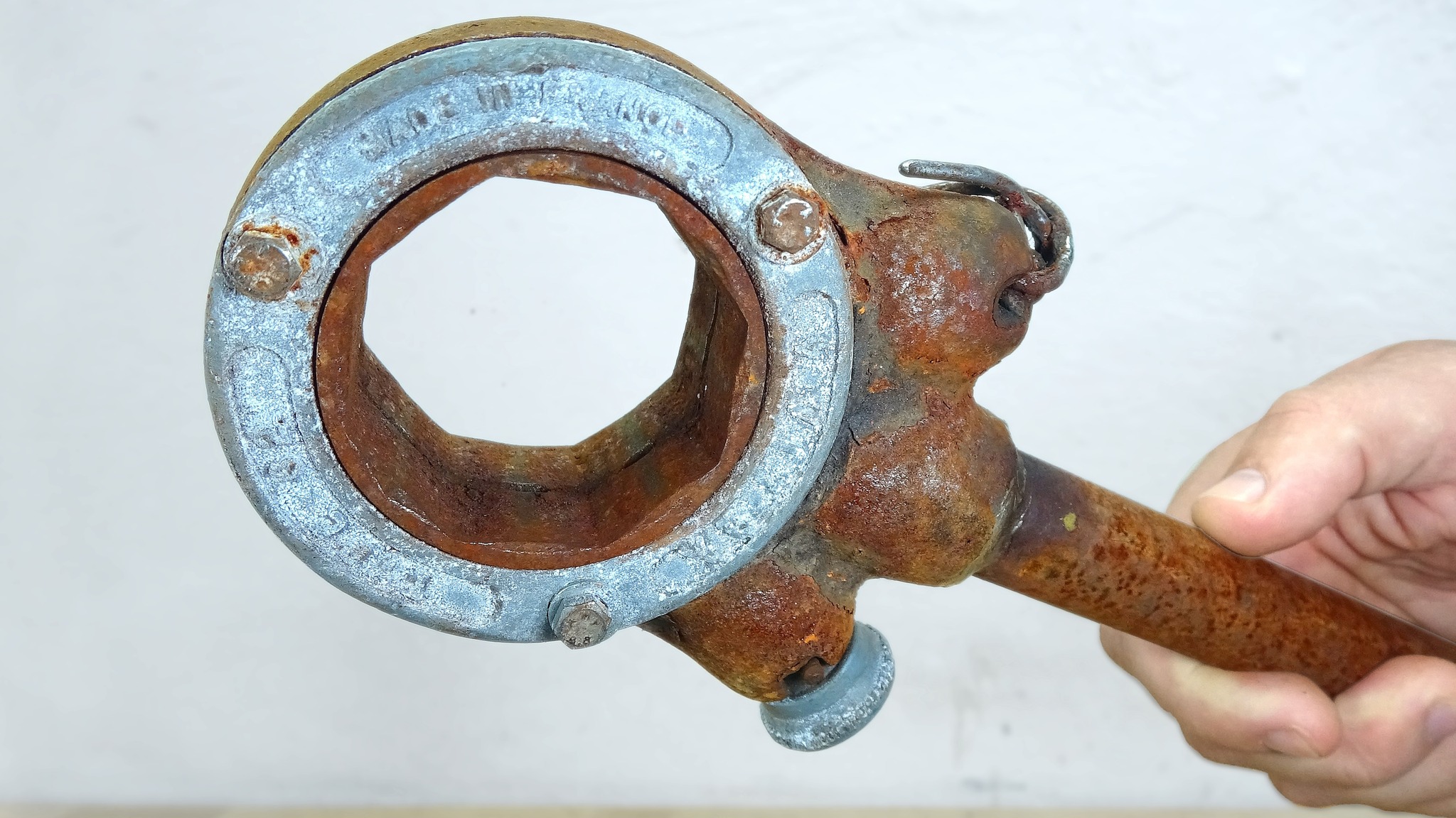 In this Video I show you how I restored an old 