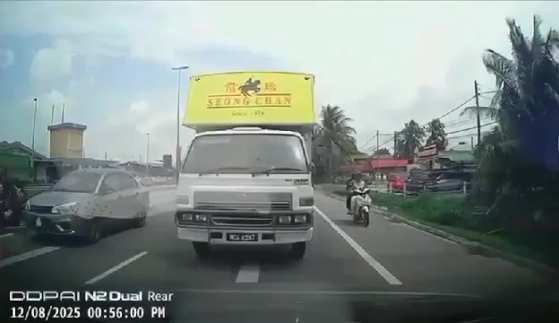 Mintak tolong kalau boleh nak cari video2 yang jelas kemalangan yang ...