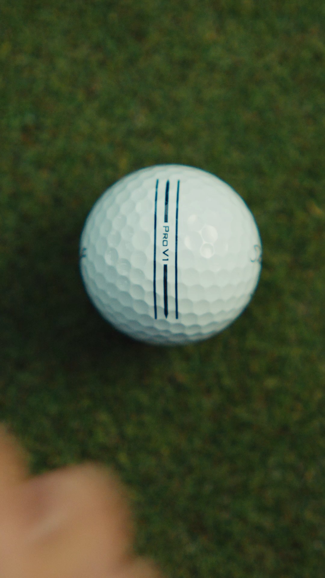 Explore tour-proven markings with the full range of AIM golf balls ...