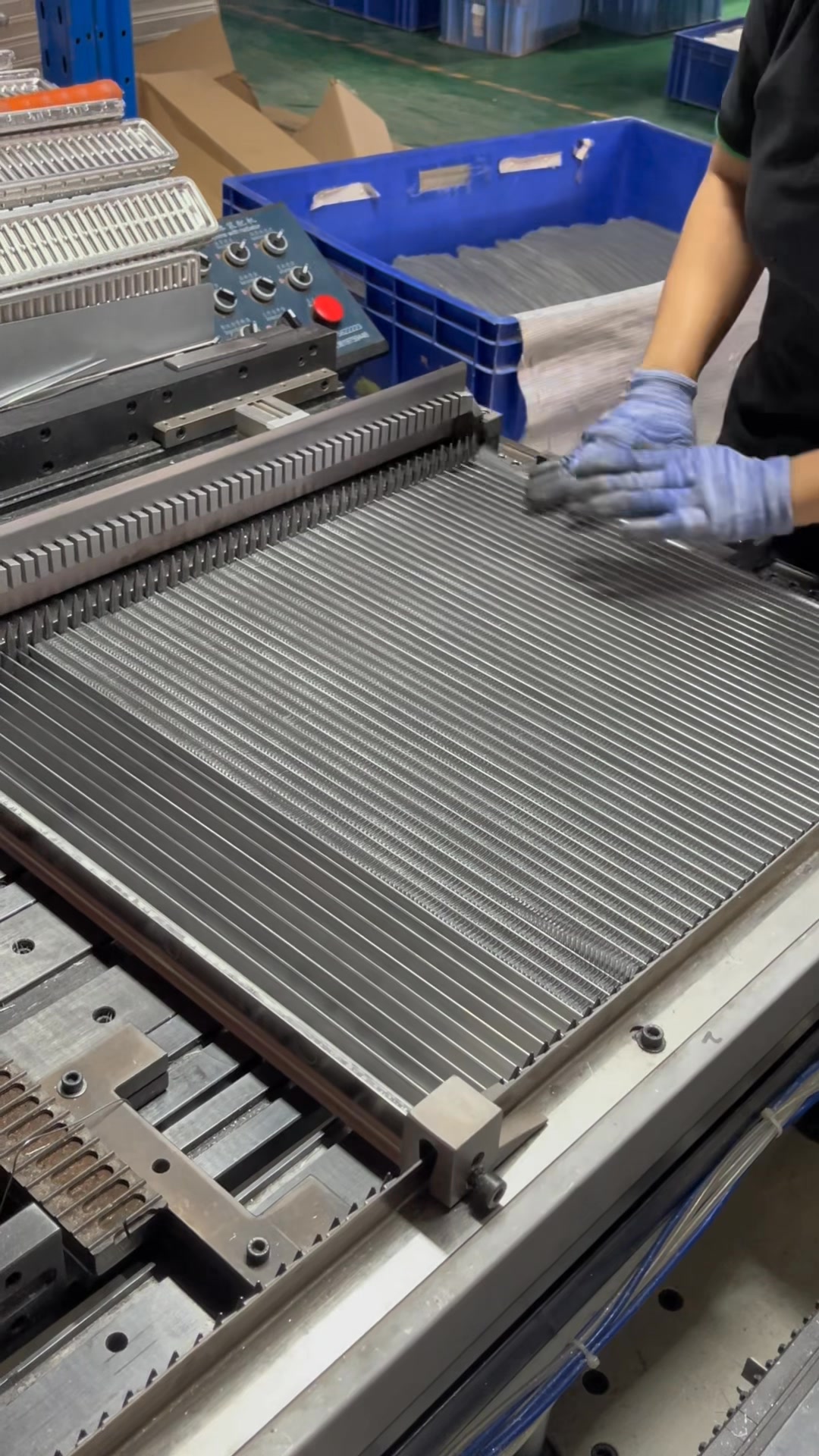 Making 2-rows cores . More strengthen and better temperature resistant ...